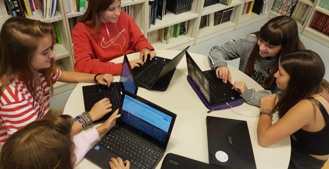 Un grupo de redactores junior de RED, en la Escola Pia Santa Anna de Mataró – Blue Globe Media