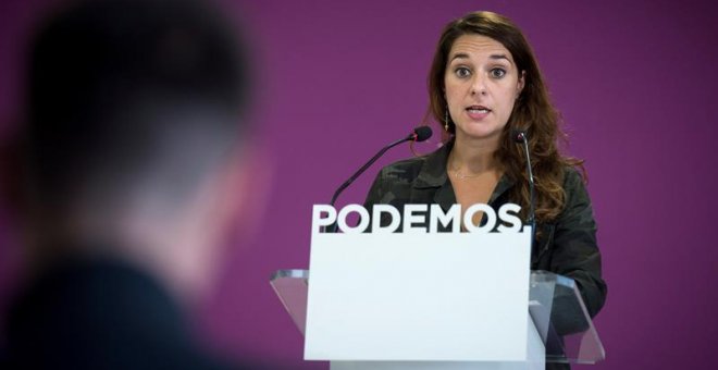 La portavoz de la ejecutiva de Podemos, Noelia Vera, en rueda de prensa desde la sede del partido / EFE. Luca Piergiovanni