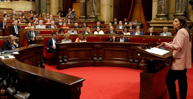 07/10/2019.- La líder y portavoz grupo parlamentario de Ciudadanos, Lorena Roldán, durante su intervención hoy en el debate de la moción de censura impulsada por Ciudadanos contra el presidente de la Generalitat, Quim Torra. EFE/ Toni Albir