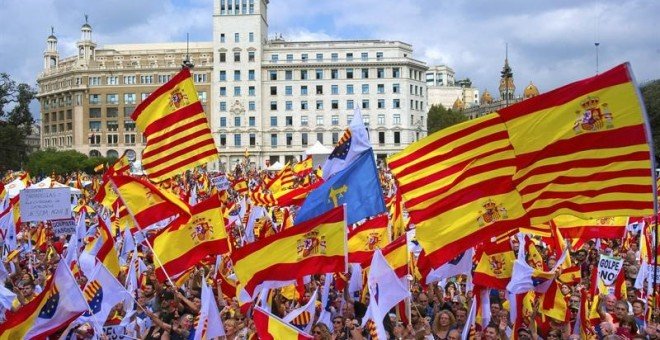 Manifestación en Plaza Catalunya en defensa de la unidad de España./ EFE