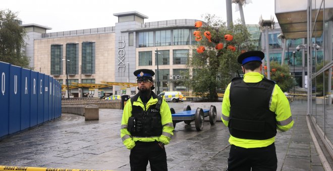 La Policía de Mánchester en las inmediaciones del centro comercial donde se ha producido el ataque. / Europa Press