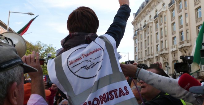 16/10/2019 - La portavoz de Jóvenes Pensionistas hablando durante la manifestación del 16 de octubre en Madrid por las pensiones públicas. / MARÍA DUARTE