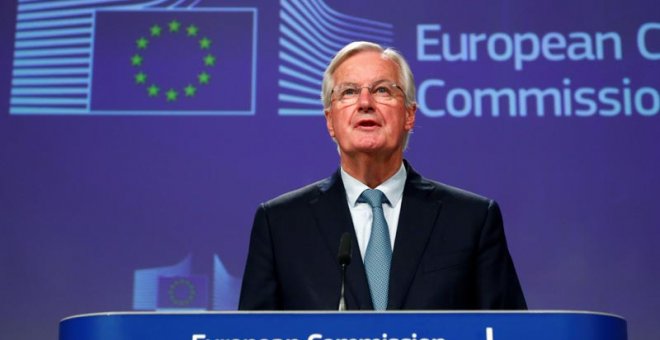 Michel Barnier, el negociador de la UE, explica los términos del acuerdo a los medios acreditados en Bruselas. (FRANÇOIS LENOIR | REUTERS)