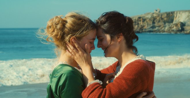 Adéle Haenel y Noémie Merlant (de izquierda a derecha), en-la película-