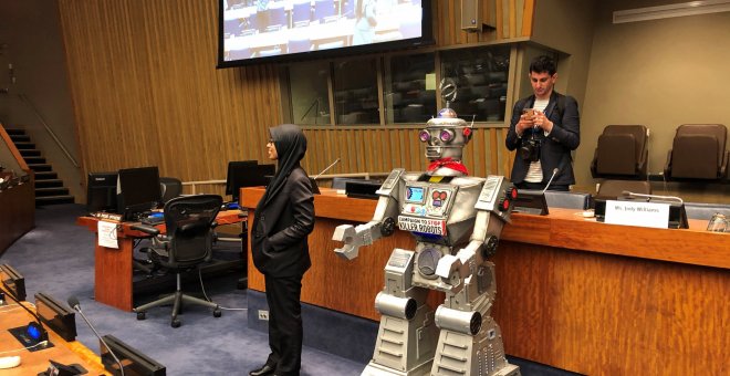 Un robot ha sido el encargado de pedir un tratado contra las armas autónomas en la sede de la ONU./ MARIO VILLAR (EFE)