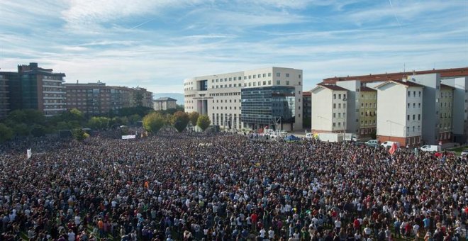 Concentración llevada a cabo ante el Palacio de Justicia de Navarra, en protesta por la sentencia del Tribunal Supremo en relación a la agresión a dos guardias civiles y sus parejas en Alsasua en 2016, convocada por los colectivos de amigos y familiares d