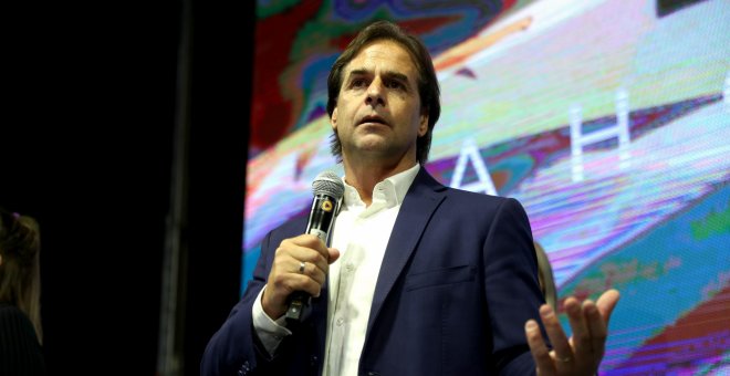 27/10/2019.- El candidato a la Presidencia de Uruguay por el Partido Nacional (PN), Luis Lacalle, se dirige a sus simpatizantes. EFE/ Federico Anfitti