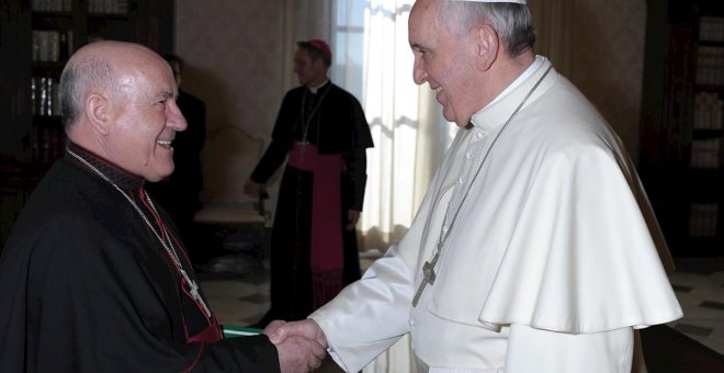 El arzobispo de Zaragoza, monseñor Vicente Jiménez, saluda al Papa Francisco. - ARCHIDIÓCESIS DE ZARAGOZA