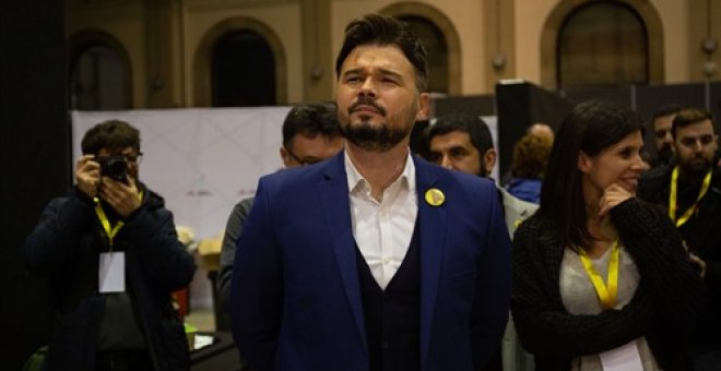 El diputado al Congreso de los Diputados por ERC, Gabriel Rufian durante la noche electoral del 10N en el Pabellón de la Estació del Nord de Barcelona. EUROPA PRESS/ David Zorrakino