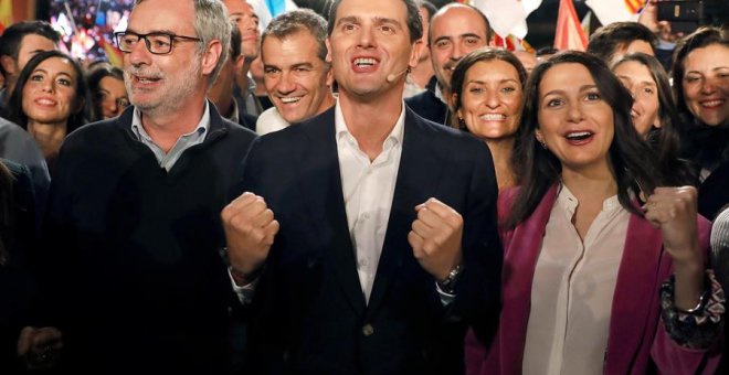 José Manuel Villegas, Albert Rivera i Inés Arrimadas, al míting final de campanya de Ciutadans. Avui el primer ja no és diputat i el segon ha dimitit dels seus càrrecs. EFE / ANDREU DALMAU