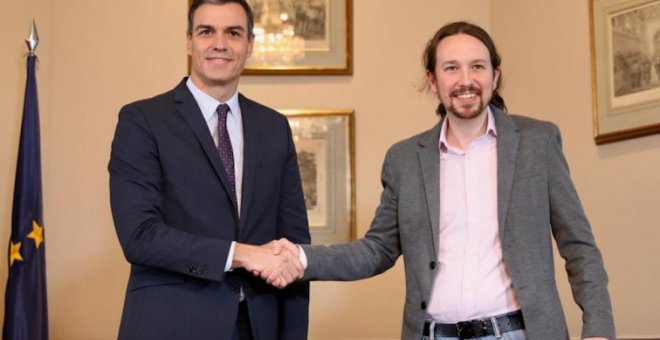 Pedro Sánchez y Pablo Iglesias minutos antes de firmar el preacuerdo de Gobierno PSOE-UP. /@PSOE