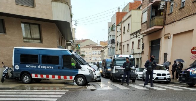 Los Mossos desalojan a 13 familias vulnerables de un edificio ocupado por la PAH en Lleida. TWITTER/@PAHLleida