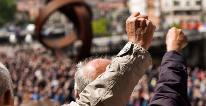 Imagen de archivo de una de las movilizaciones realizadas por los pensionistas vascos en Bilbao. MIGUEL TOÑA / EFE