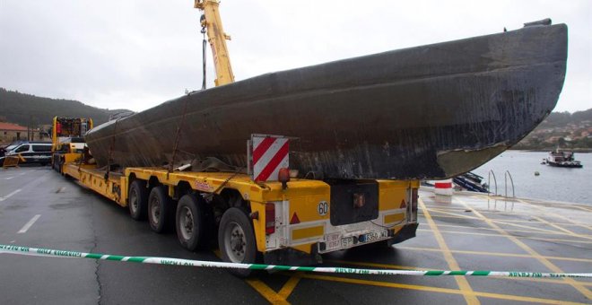 El 'narcosubmarino' hundido el pasado domingo en la Ría de Aldán (Cangas). / EFE