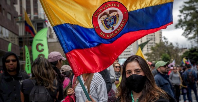 27/11/2019. Una mujer participa de una concentración este miércoles en Bogotá (Colombia), durante el séptimo día de protestas en el país. / EFE - JUAN ZARAMA PERINI