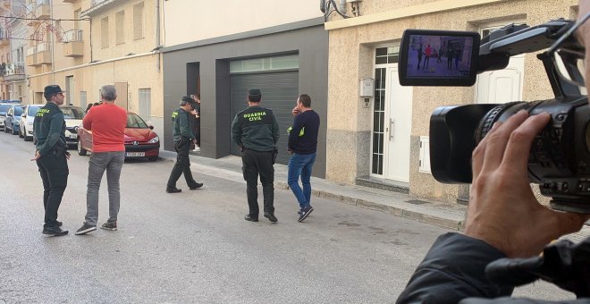 Agentes de la Unidad Central Operativa (UCO) de la Guardia Civil se han desplazado hasta la localidad de  L'Olleria para registrar la segunda vivienda del principal sospechoso de la desaparición de una mujer del pueblo valenciano de Manuel (València)./ Ra