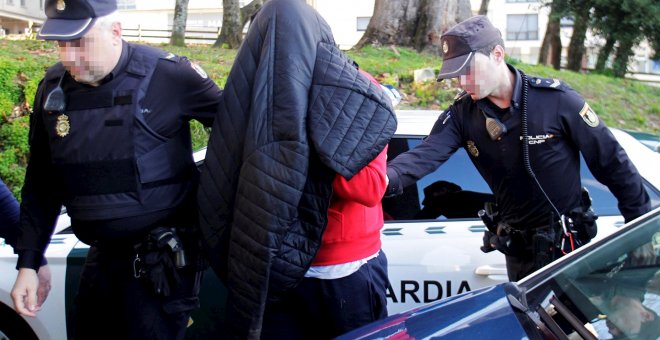 02/12/2019.- Uno de los tres últimos detenidos por el narcosubmarino con 3.000 kilos de cocaína interceptado en Aldán.- EFE / Salvador Sas
