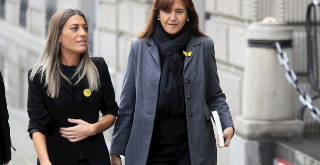 Las diputada de JxCat Laura Borràs y Míriam Nogueras, a su llegada al Congreso, para reunise con la delegación del PSOE para abordar la investidura del presidente en funciones y candidato socialista, Pedro Sánchez. EFE/ Fernando Alvarado