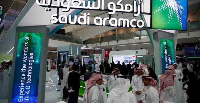 El stand de Aramco en la Exposición y Conferencia Internacional de Petróleo de Abu Dhabi (Emiratos Árabes). EFE / EPA / ALI HAIDE