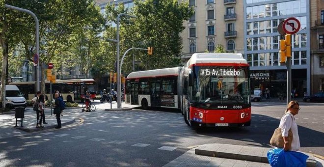 Un autobús de línea de Barcelona similar al del suceso en el que ha fallecido la anciana. (EP)