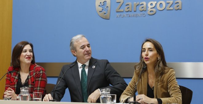 La vicealcaldesa Sara Fernández (C’s), el alcalde Jorge Azcón (PP) y la concejal de Hacienda, María Navarro (PP) han presentado este viernes los presupuestos del ayuntamiento de Zaragoza para 2020.