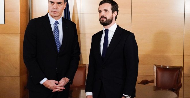 El líder del PP, Pablo Casado, se reúne con el presidente del Ejecutivo en funciones, Pedro Sánchez, en el Congreso. Fuente: PP