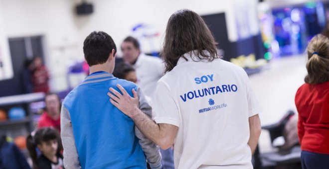 Un joven participante en el programa de voluntariado de Mutua Madrileña.