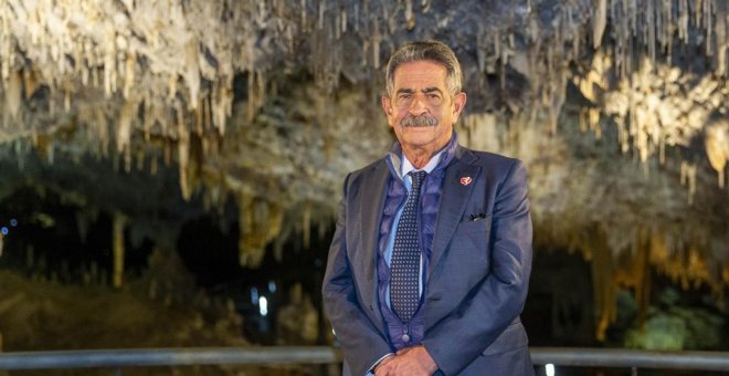 El presidente de Cantabria, Miguel Ángel Revilla, felicita la Navidad desde la cueva de El Soplao - GOBIERNO