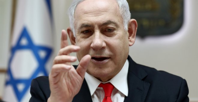El primer ministro israelí, Benjamin Netanyahu, hace un gesto mientras preside la reunión semanal del gabinete en su oficina de Jerusalén el 15 de diciembre de 2019. Gali Tibbon / Pool a través de REUTERS