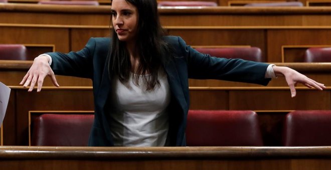 04/01/2020.- La portavoz de Unidas Podemos, Irene Montero, hoy sábado en el Congreso de los Diputados poco antes del comienzo de la primera jornada de investidura de Pedro Sánchez como presidente del Gobierno. EFE/Juan Carlos Hidalgo