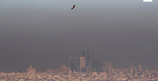 Capa de contaminación sobre la ciudad de Madrid vista desde la localidad de Getafe. EFE/Juan Carlos Hidalgo