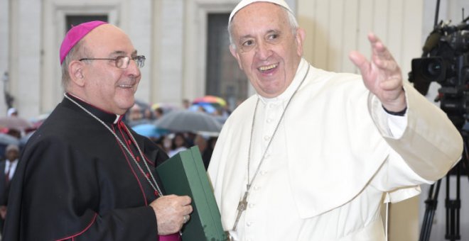 Casimiro López, obispo de la Diócesis de Segorbe-Castellón, junto al Papa Francisco​​. / Web de la Diócesis