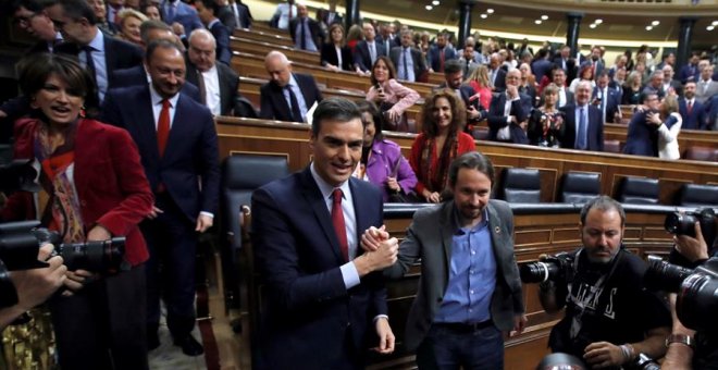 Pedro Sánchez y Pablo Iglesias durante la investidura del presidente socialista. -  EFE/Juan Carlos Hidalgo