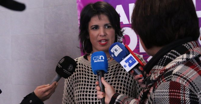 Teresa Rodríguez atiende a la prensa antes de que comience la conferencia Horizonte 2023.