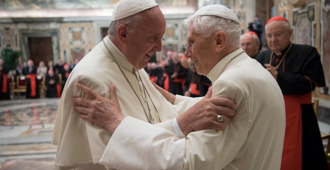 Benedicto XVI y Francisco I. / REUTERS