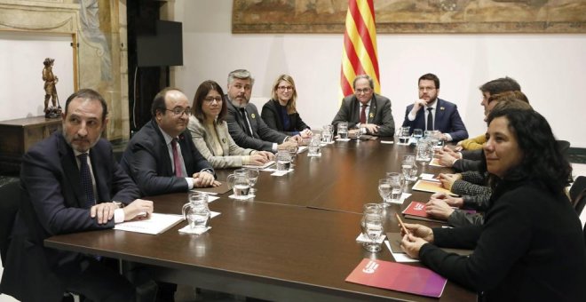 Els representants del PSC, JxCat, Govern, ERC i els comunes, reunits al Palau de la Generalitat. Andreu Dalmau / EFE
