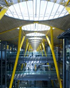 Interior de la terminal T4 del aeropuerto de Madrid-Adolfo Suarez Barajas. AENA