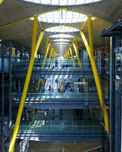 Interior de la terminal T4 del aeropuerto de Madrid-Adolfo Suarez Barajas. AENA