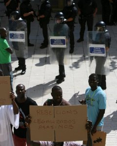 Imagen de las protestas que han sucedido a la muerte del senegalés. EFE