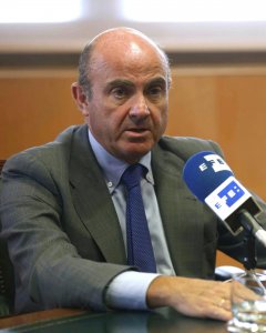 El ministro de Economía, Luis de Guindos, durante su una entrevista con Efe. EFE/Paco Campos
