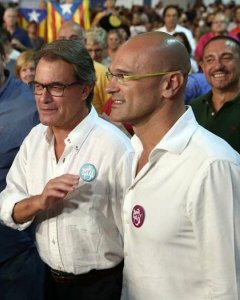 Artur Mas y Raül Roveva al inicio del acto electoral. - EFE