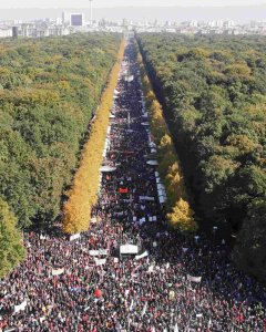 Vista general de la manifestación en Berlín contra el TTIP. REUTERS/Fabrizio Bensch