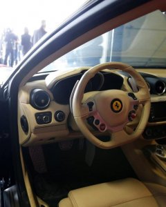 Interior de uno de los dos automóviles Ferrari del rey Juan Carlos que Hacienda subasta el 6 de noviembre. EFE/Chema Moya