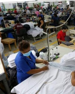 Cientos de trabajadores de la industria textil fallecieron en Bangladesh.-EFE