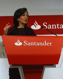 Ana Botín, presidenta del banco español Santander, habla durante la presentación de resultados anuales en la sede de la compañía en Boadilla del Monte. REUTERS