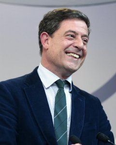El secretario general de los socialistas gallegos, José Ramón Gómez Besteiro, durante la rueda de prensa ofrecida en la sede del partido, en Santiago, en la que ha anunciado su dimisión. EFE/Lavandeira jr