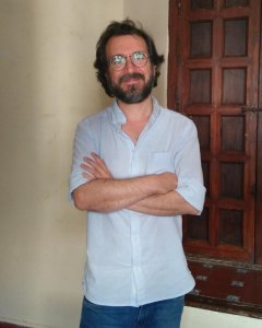EL profesor Jesús Sabariego, despedido de forma improcedente de la Universidad Pablo de Olavide cuando estaba de baja por enfermedad.- Alex Zea