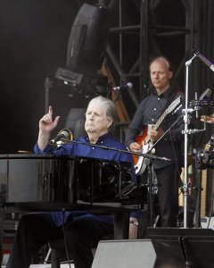 El músico estadounidense Brian Wilson en su actuación de la última jornada del festival Primavera Sound. EFE/Marta Pérez