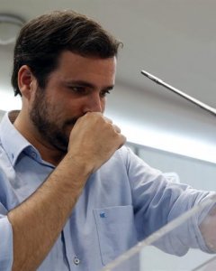 El coordinador federal de IU, Alberto Garzón, durante la rueda de prensa que ha ofrecido en la sede de IU en Madrid, para hacer un análisis más detallado del resultado de las elecciones. EFE/Ángel Díaz