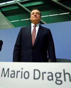El presidente del BCE, Mario Draghi, antes de la rueda de prensa mensual en la rede de la entidad, en Fráncfort. REUTERS/Ralph Orlowski